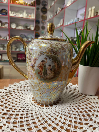 Чайник Wilgelm Jager Eisenberg GDR 1970гг. Фарфор с позолотой и деколью "Мадонна". Винтаж. Картинка 1